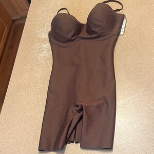 Skims body underwire mid thigh bodysuit 
One large cocoa